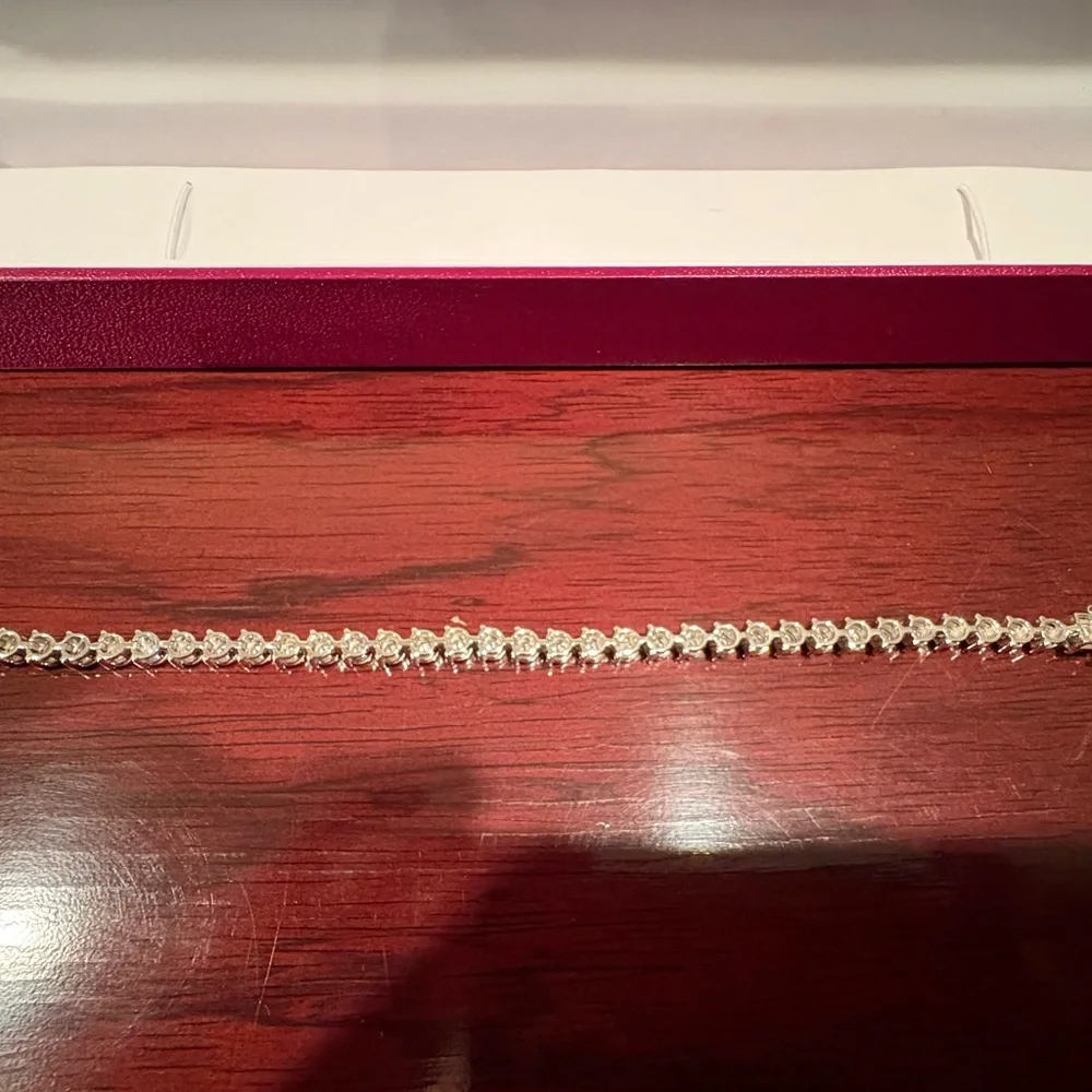 Ladies 10 Karat Tennis Bracelet - Picture 4 of 7